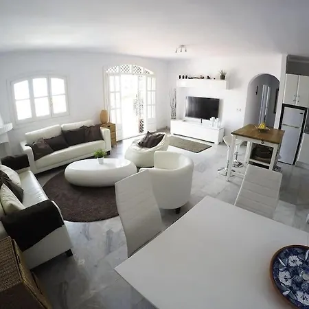 6 Beds In Nerja, Spain נרחה