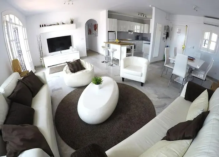 6 Beds In Nerja, Spain Lägenhet *